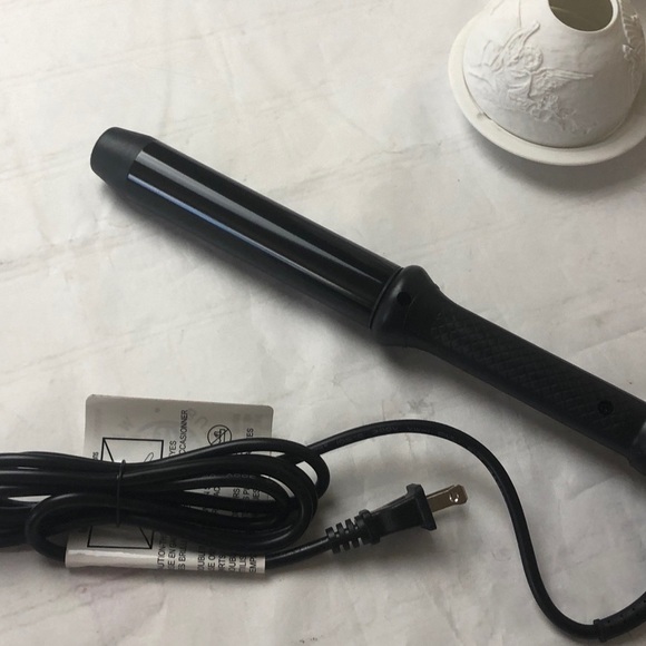 Sutra 32mm 1 1/4” clipless Ionic Curling Wand NEW! Host Pick!! - Picture 4 of 6